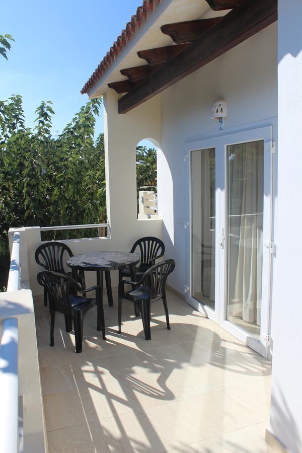 Apartamentos Rayma I-Ii-Iii Cala Blanca  Extérieur photo